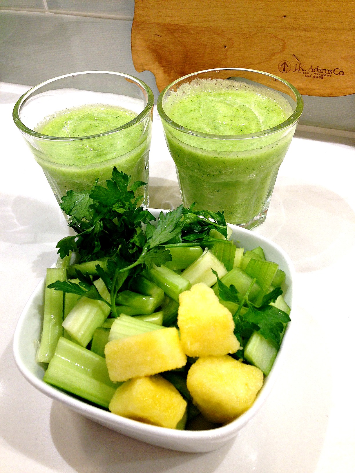 Pineapple Parsley Green Smoothie | Melissa's Healthy Living