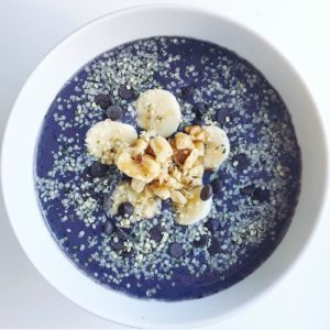 berry smoothie bowl